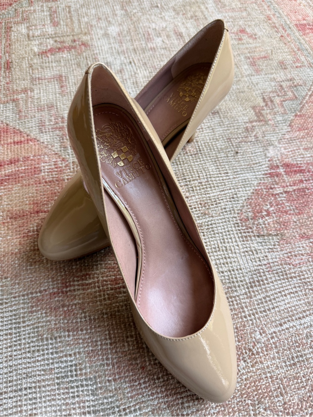 New! Vince Camuto Beige Patent Leather Pointed-Toe Pumps size 7.5